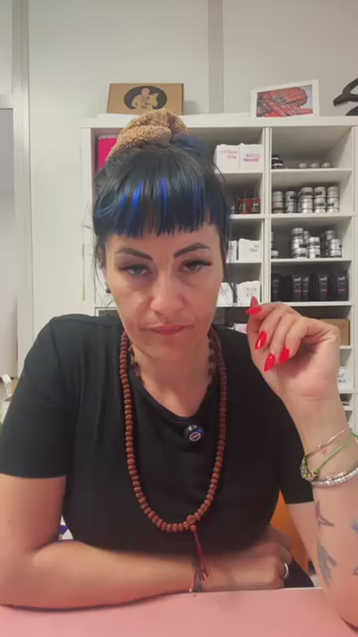 Carica il video: 